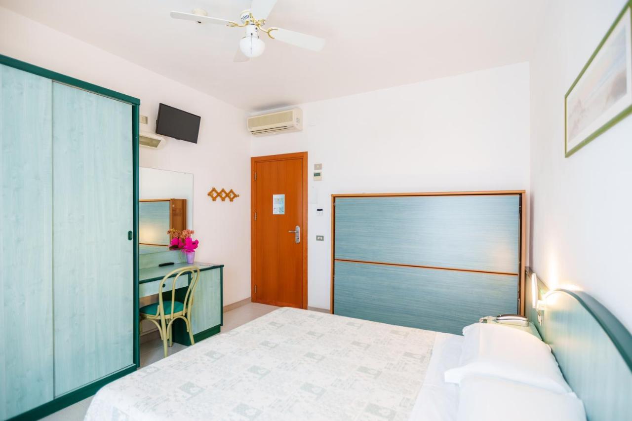 Hotel Astor Alba Adriatica Extérieur photo