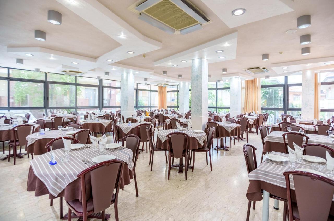Hotel Astor Alba Adriatica Extérieur photo