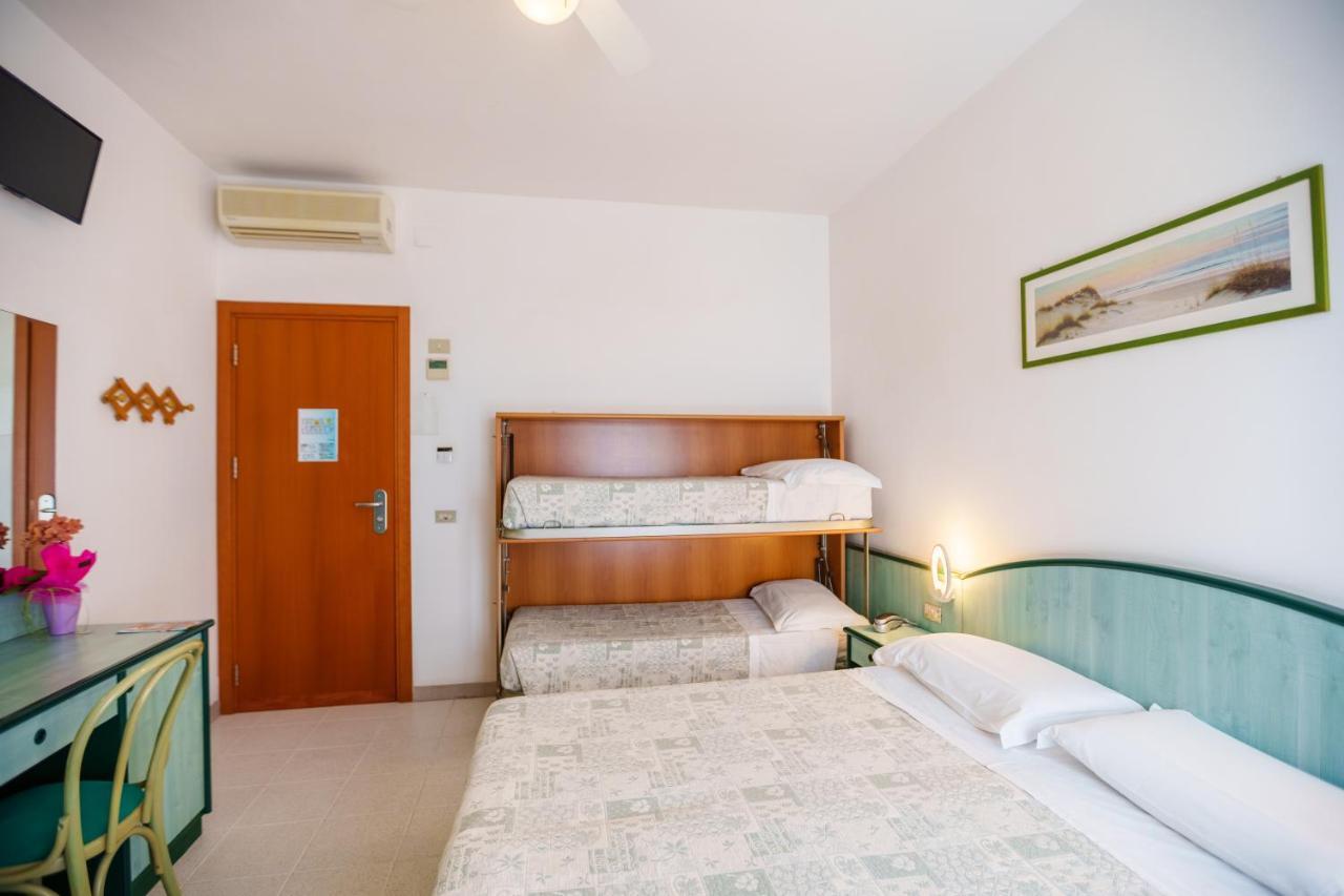 Hotel Astor Alba Adriatica Extérieur photo