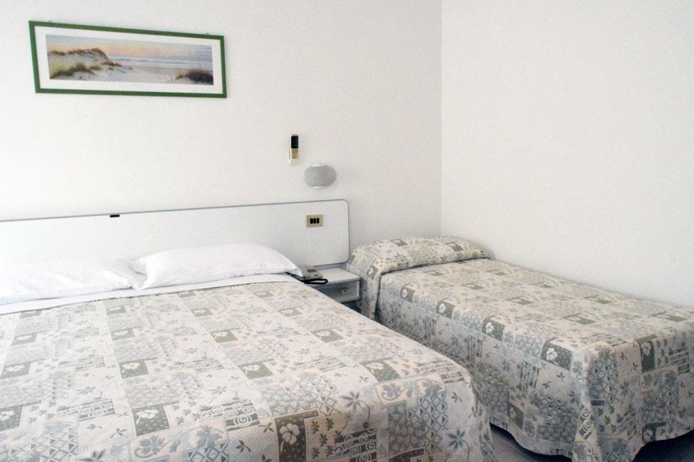 Hotel Astor Alba Adriatica Extérieur photo