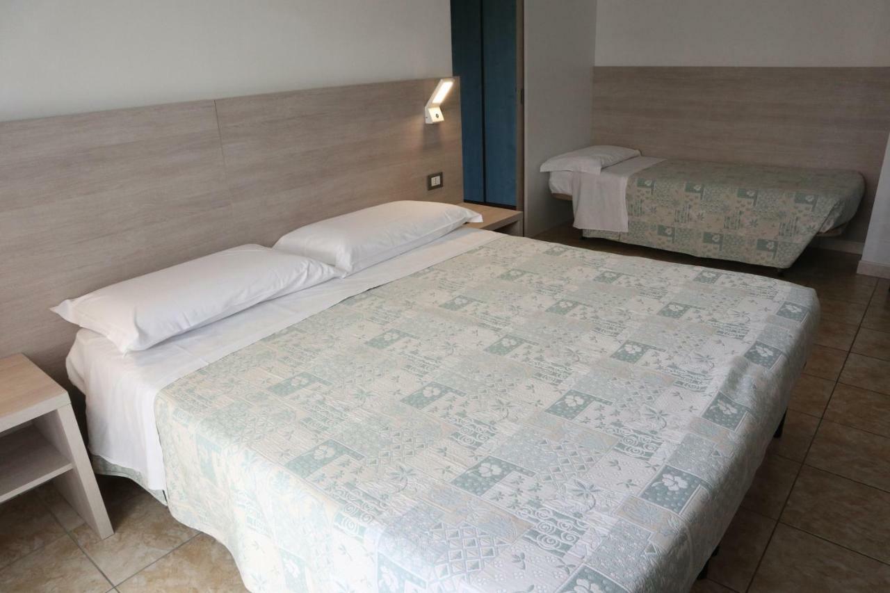 Hotel Astor Alba Adriatica Extérieur photo